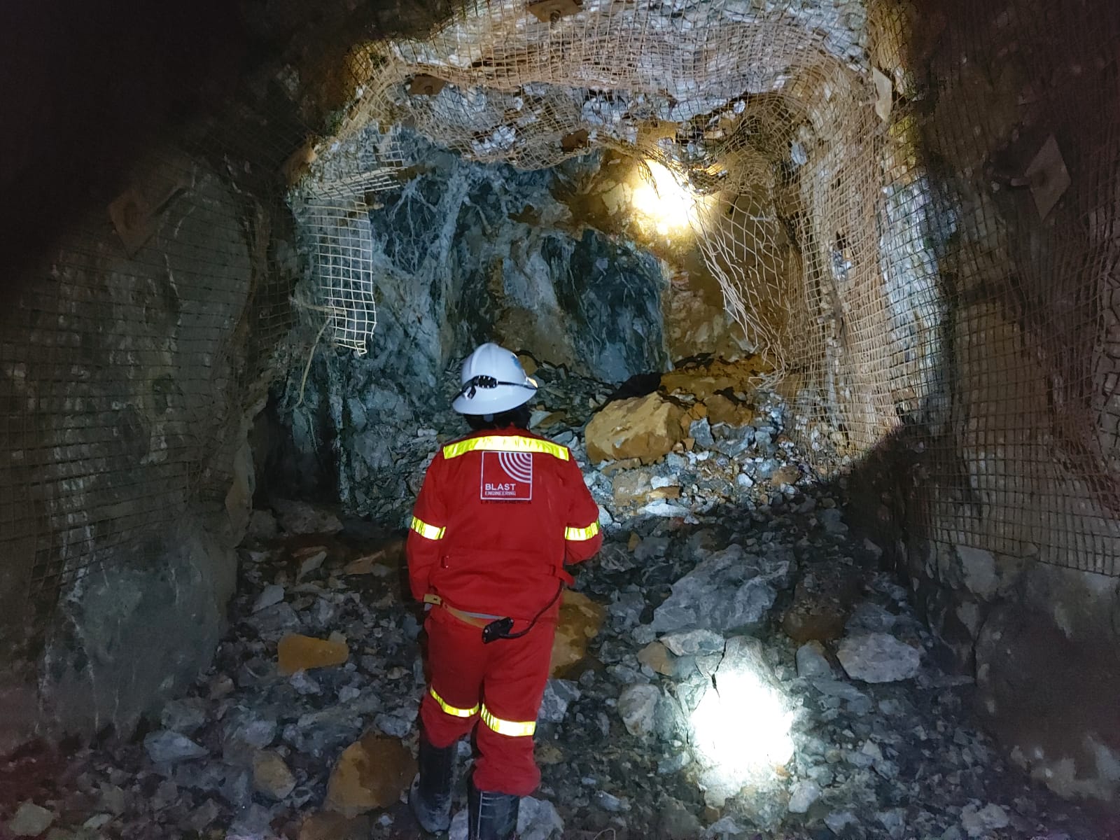 Fragmentación de Rocas para Minería, Canteras e Infraestructura